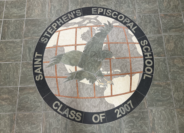 A crest featuring our school mascot in the entrance of the Turner Building.
